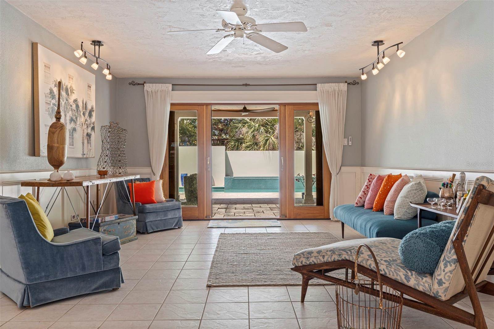 7235 Sunshine Drive S, St Petersburg, FL 33705