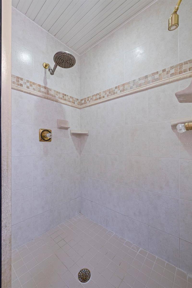 7235 Sunshine Drive S, St Petersburg, FL 33705