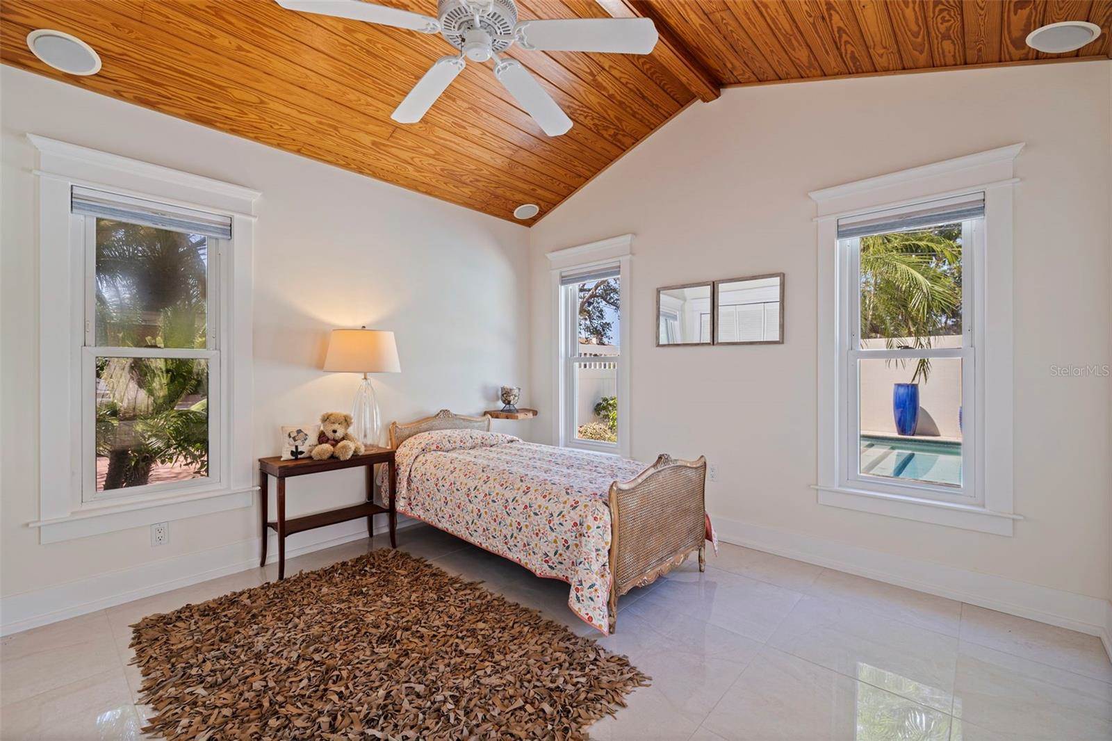 7235 Sunshine Drive S, St Petersburg, FL 33705