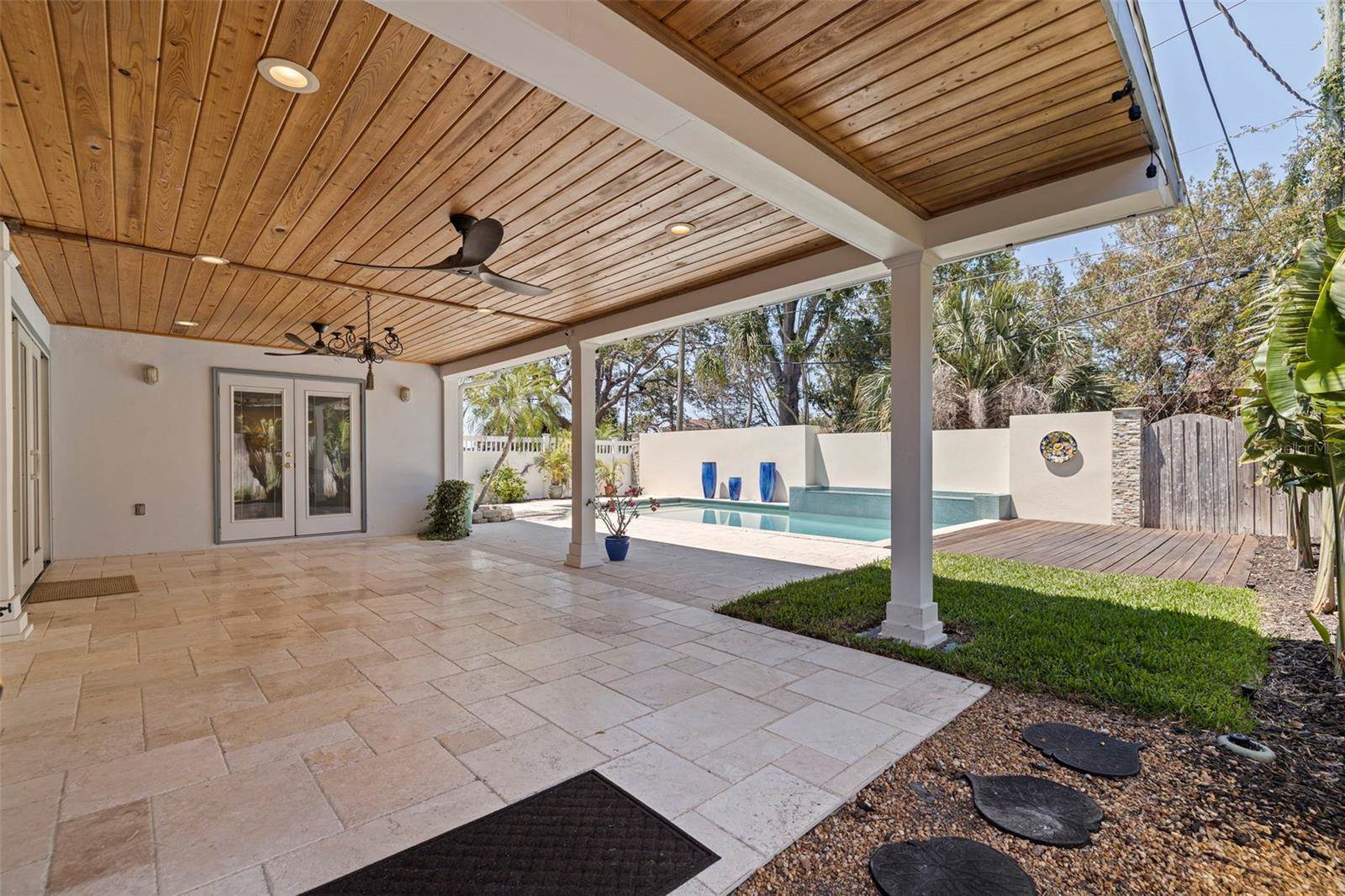 7235 Sunshine Drive S, St Petersburg, FL 33705