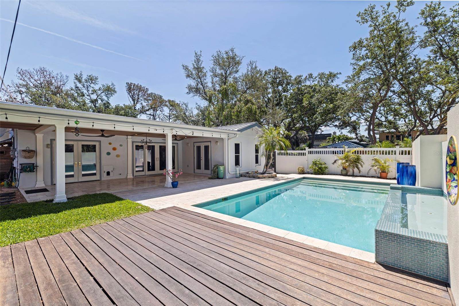 7235 Sunshine Drive S, St Petersburg, FL 33705