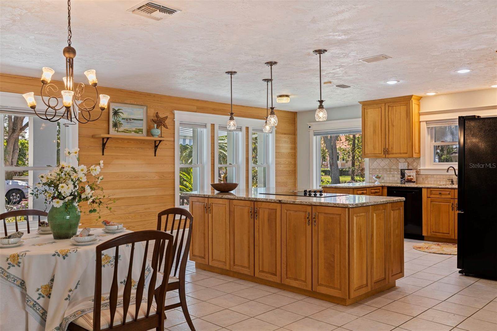 7235 Sunshine Drive S, St Petersburg, FL 33705