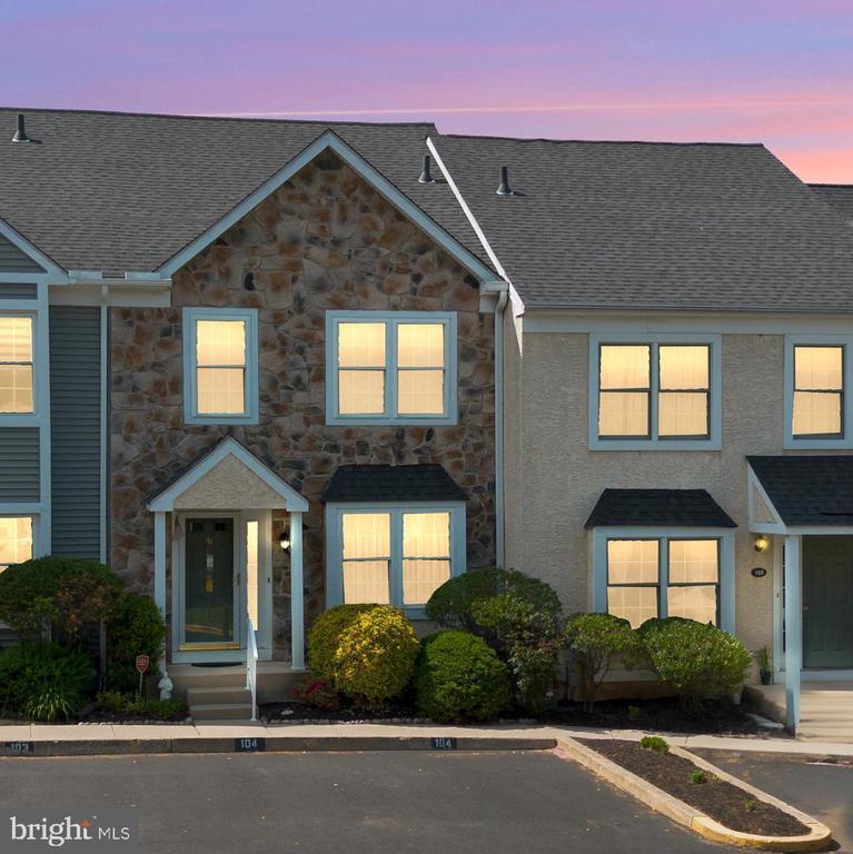 104 Coventry Pointe Lane, Pottstown, PA 19465