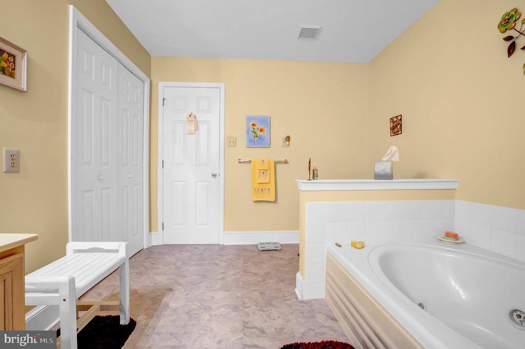 104 Coventry Pointe Lane, Pottstown, PA 19465