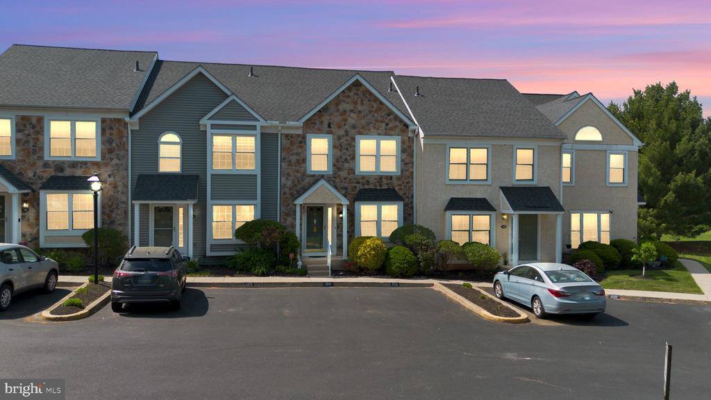 104 Coventry Pointe Lane, Pottstown, PA 19465