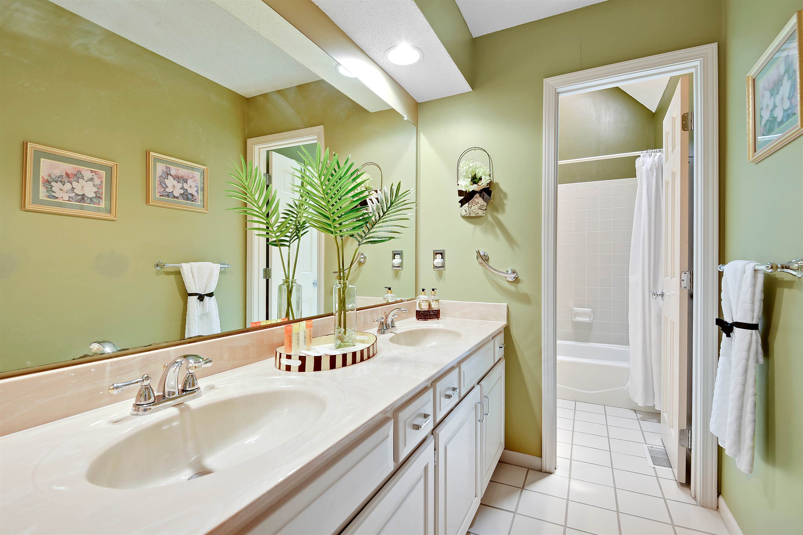 8036 W 116th Street, Overland Park, KS 66210