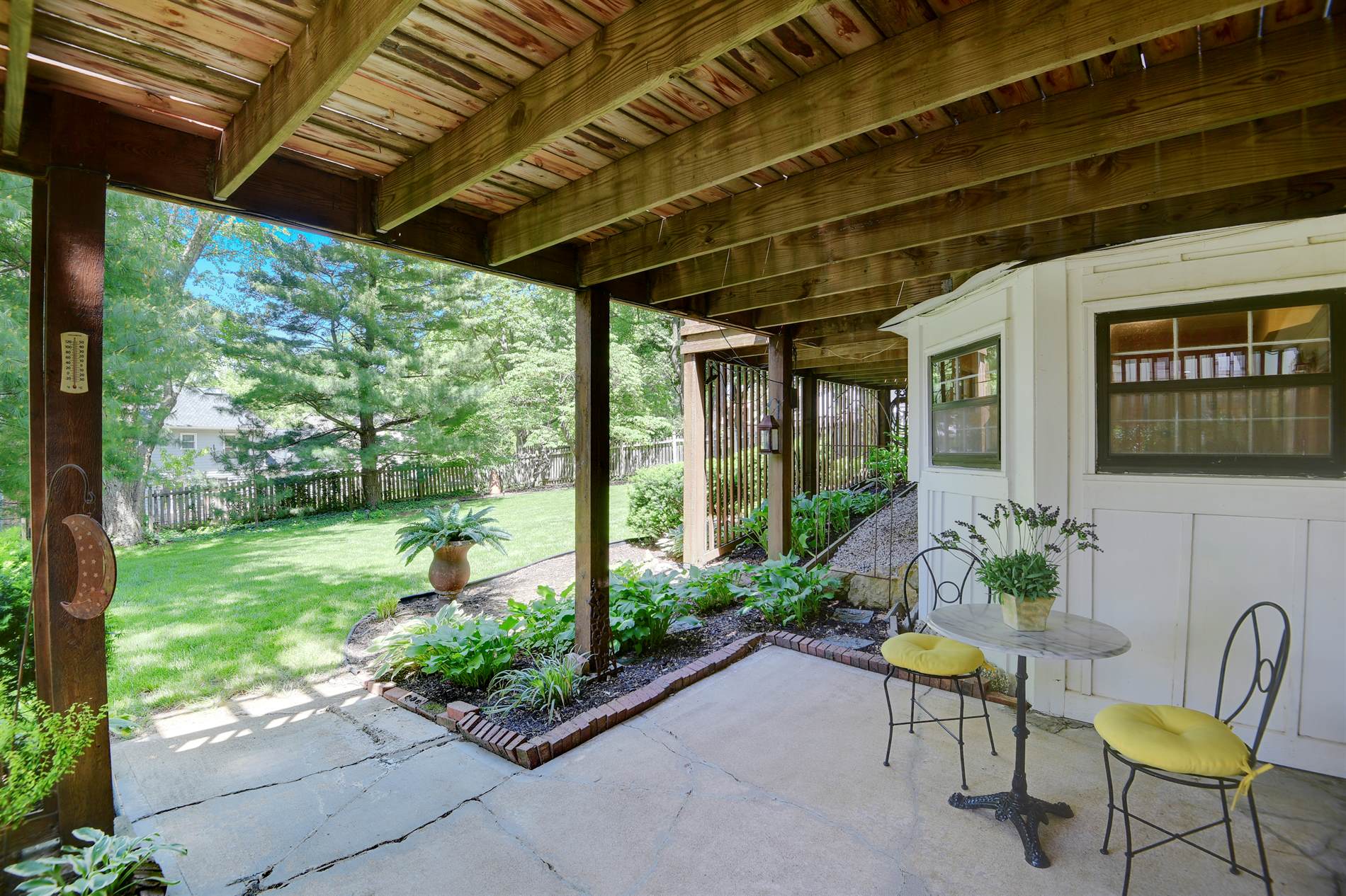 8036 W 116th Street, Overland Park, KS 66210