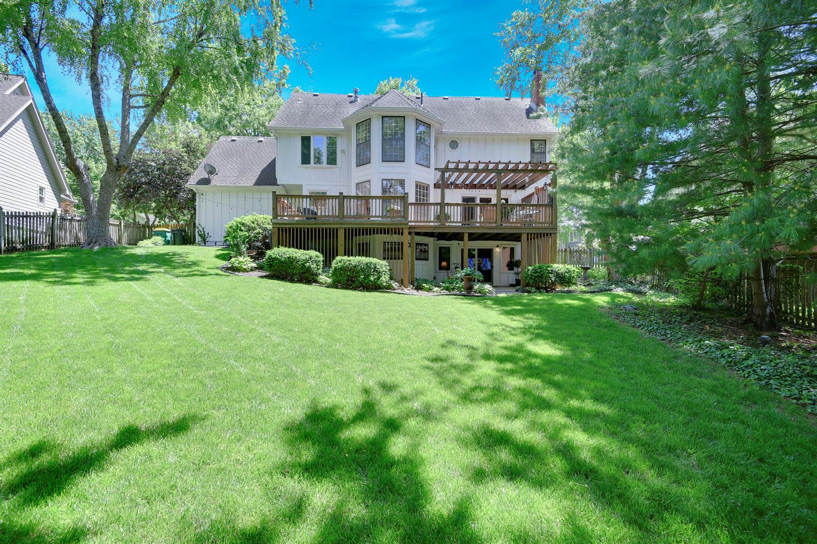 8036 W 116th Street, Overland Park, KS 66210