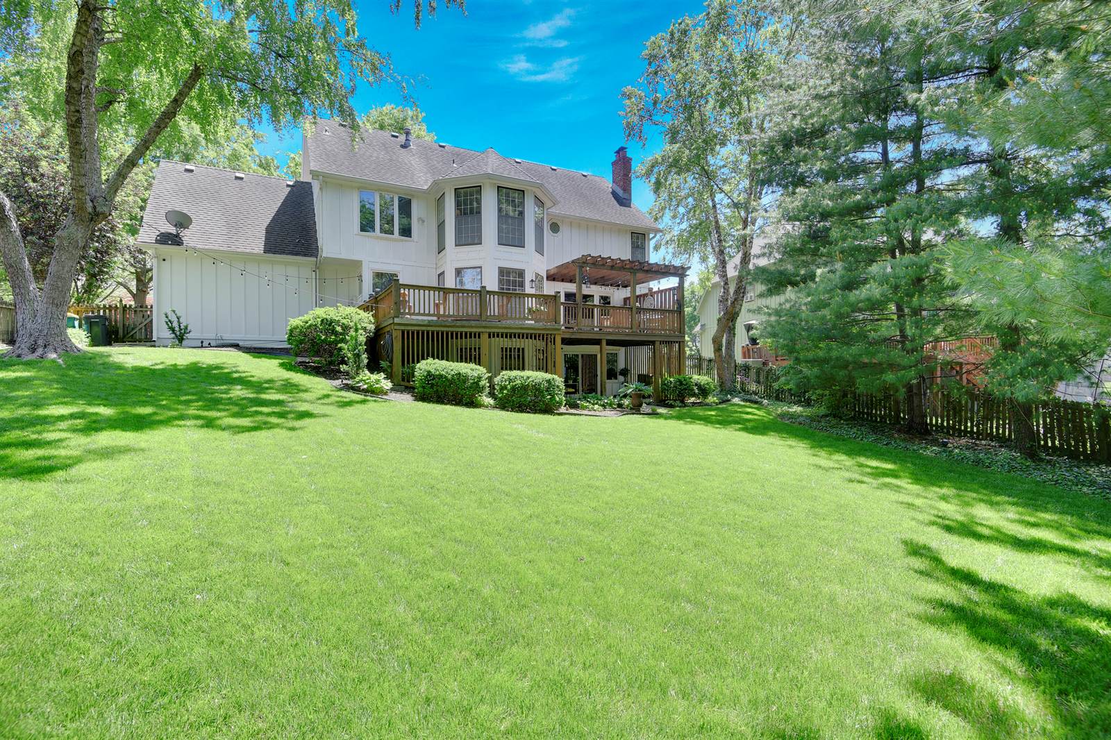 8036 W 116th Street, Overland Park, KS 66210