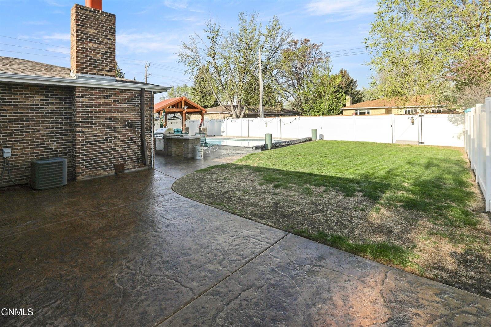 1805 University Avenue, Williston, ND 58801