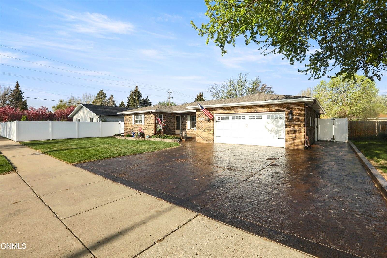 1805 University Avenue, Williston, ND 58801