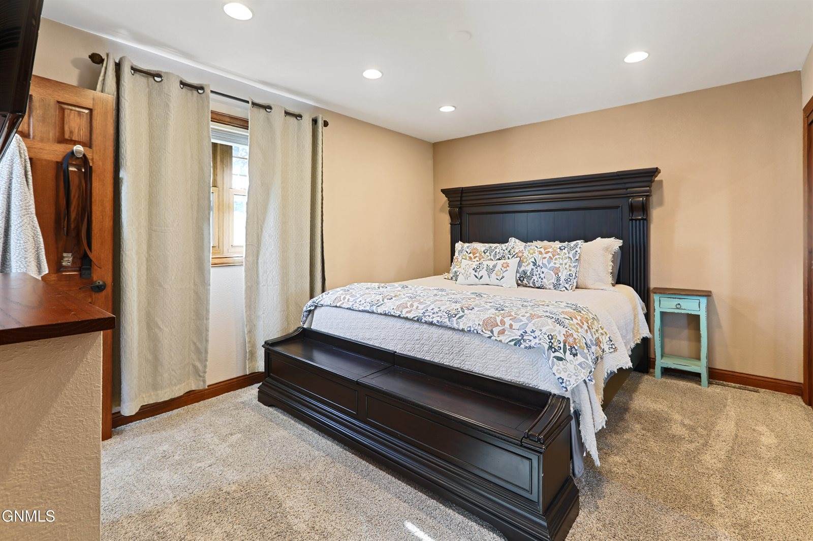 1805 University Avenue, Williston, ND 58801