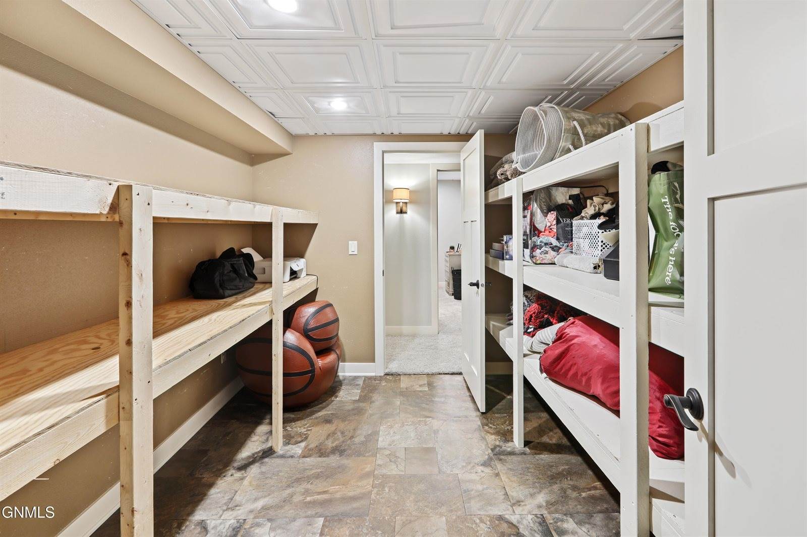 1805 University Avenue, Williston, ND 58801