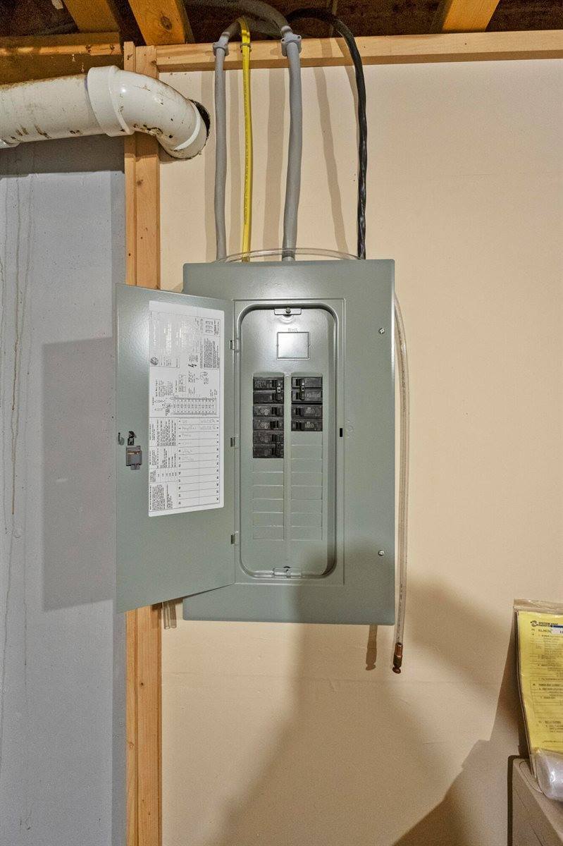 431 Mann Hill Road, Holden, ME 04429