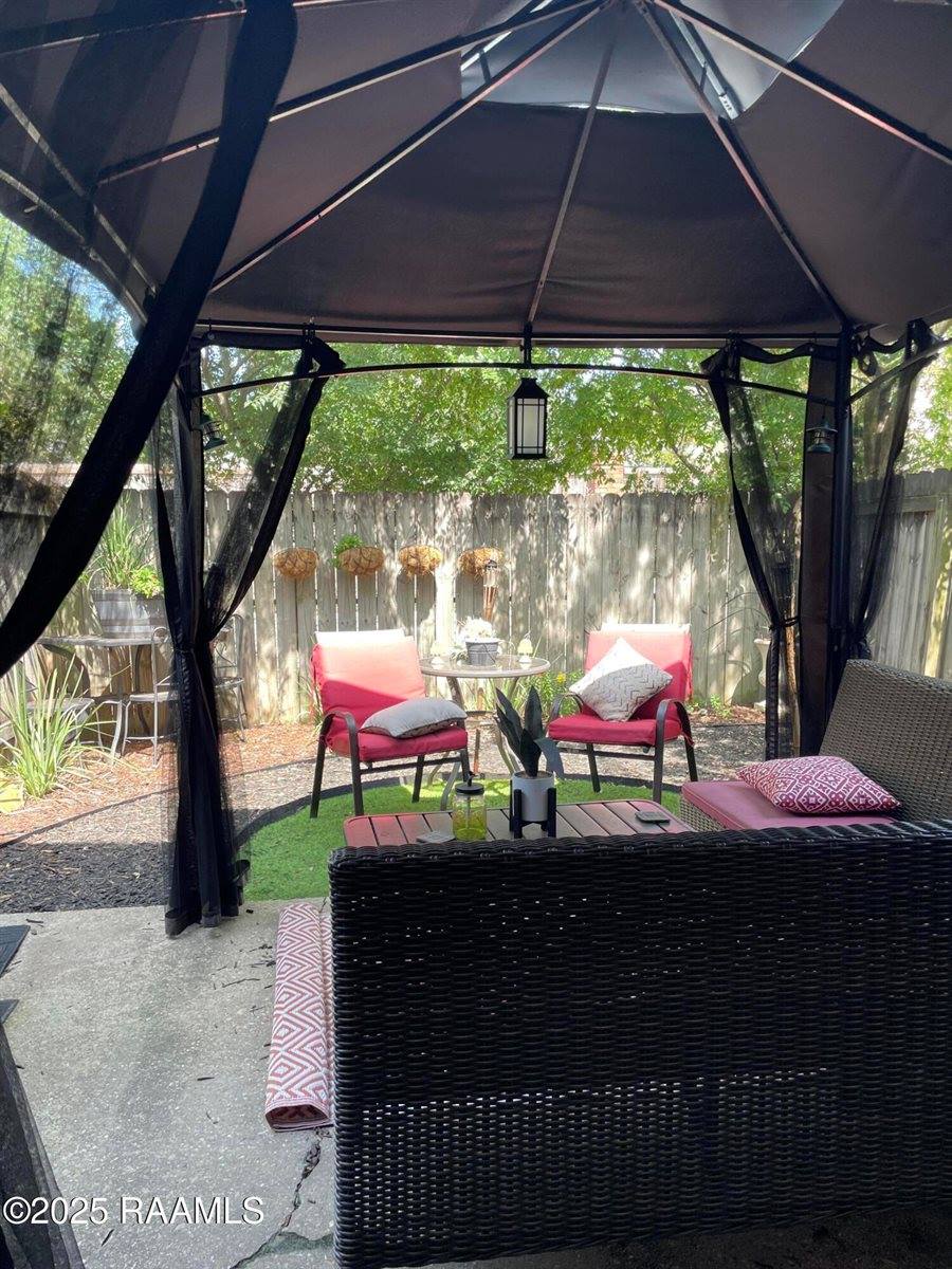 100 Winchester Drive, Lafayette, LA 70506