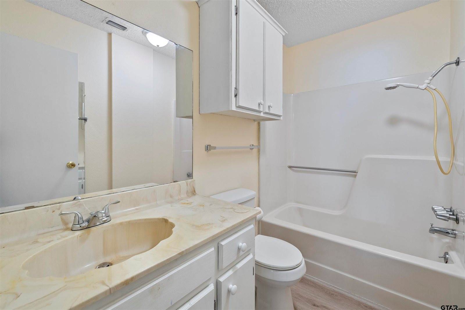 500-506 Pine Burr Ln, Kilgore, TX 75662