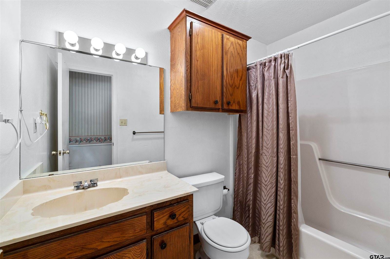 500-506 Pine Burr Ln, Kilgore, TX 75662