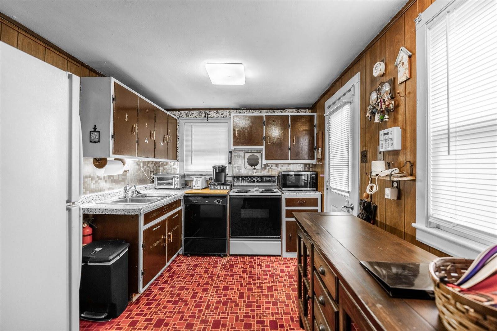 10 Nash Street, Bangor, ME 04401