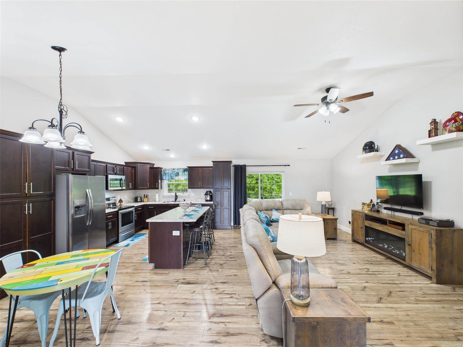 142 Ridgeview Drive, Saint Robert, MO 65584