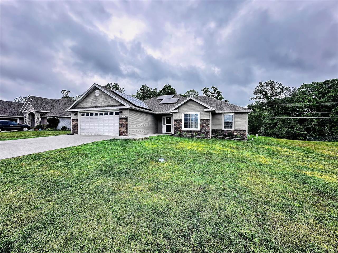 142 Ridgeview Drive, Saint Robert, MO 65584