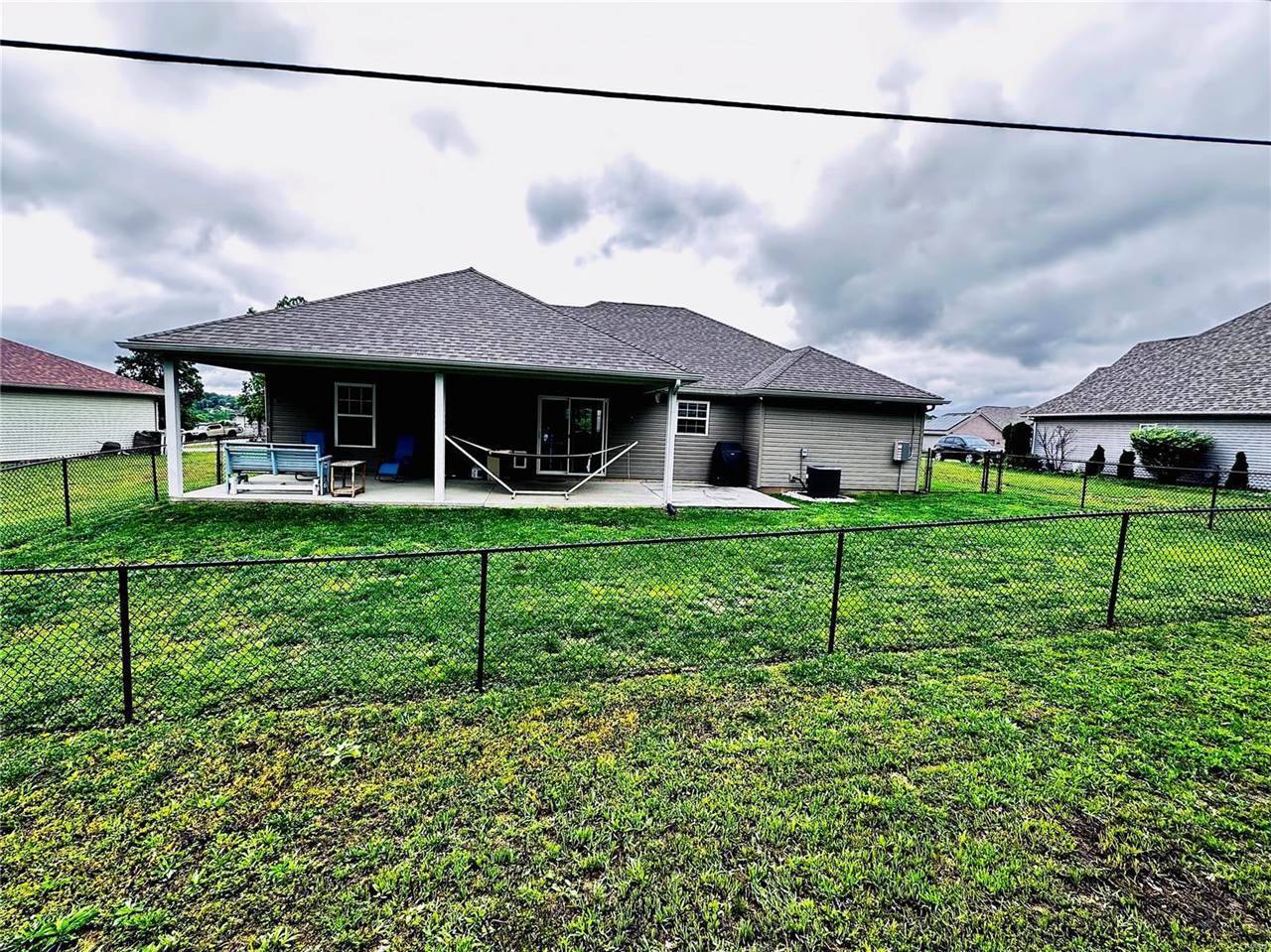 142 Ridgeview Drive, Saint Robert, MO 65584