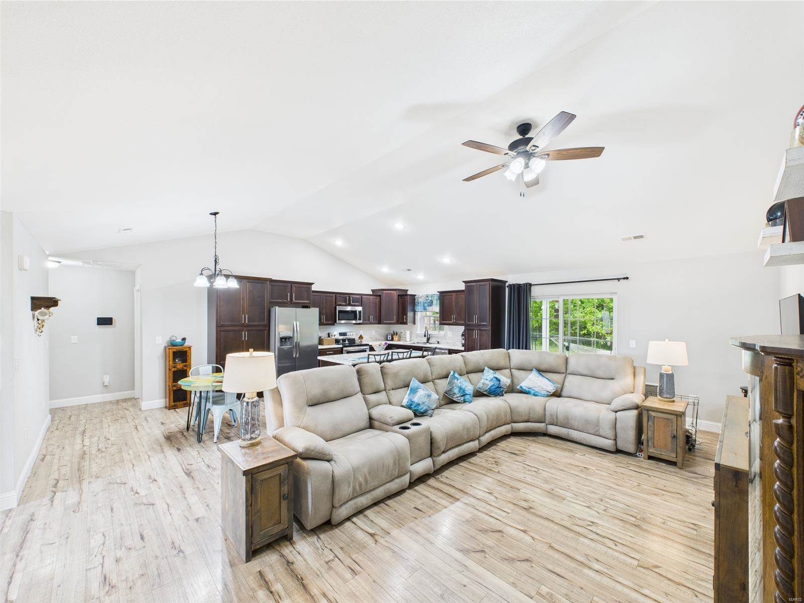 142 Ridgeview Drive, Saint Robert, MO 65584