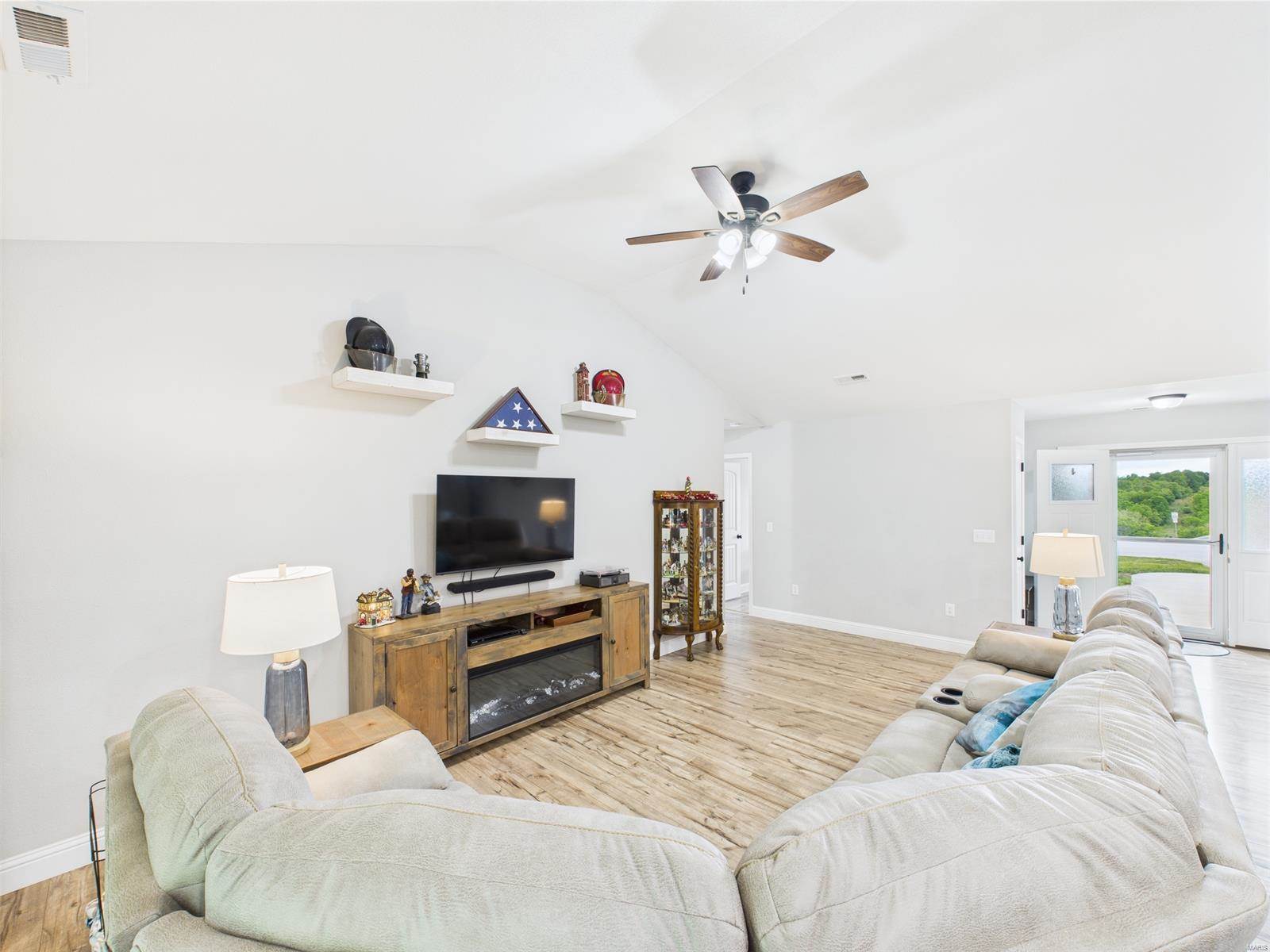 142 Ridgeview Drive, Saint Robert, MO 65584