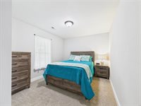 142 Ridgeview Drive, Saint Robert, MO 65584