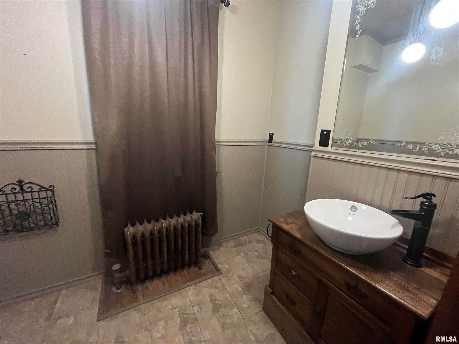 1403 45TH Avenue, Rock Island, IL 61201