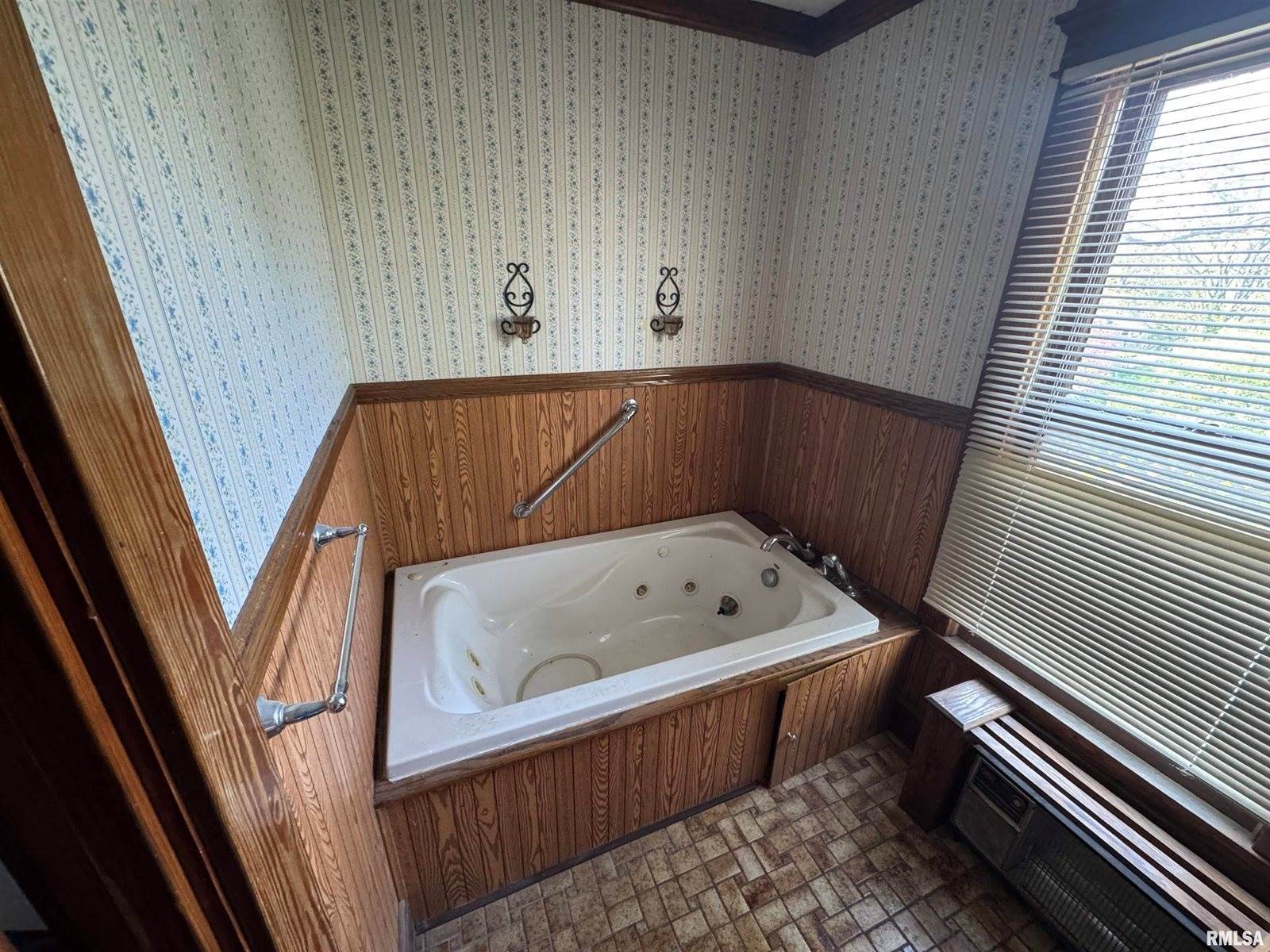 1403 45TH Avenue, Rock Island, IL 61201