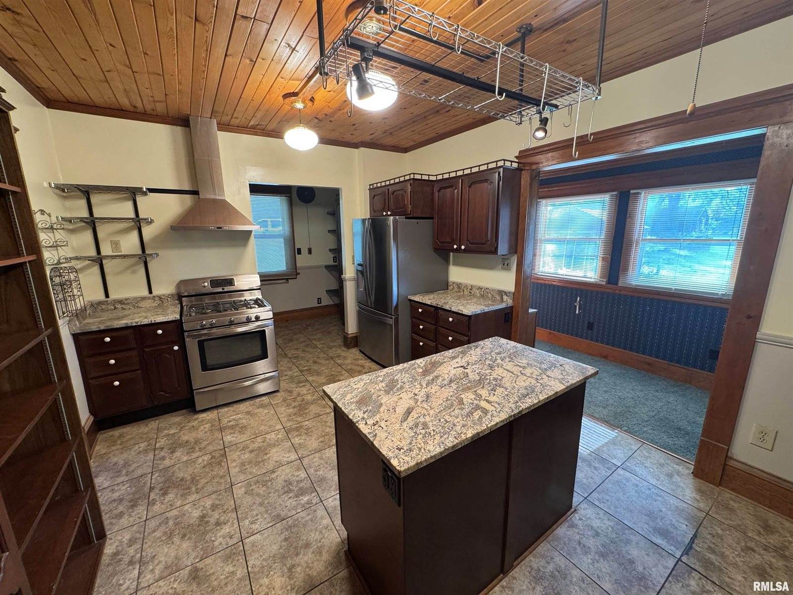 1403 45TH Avenue, Rock Island, IL 61201