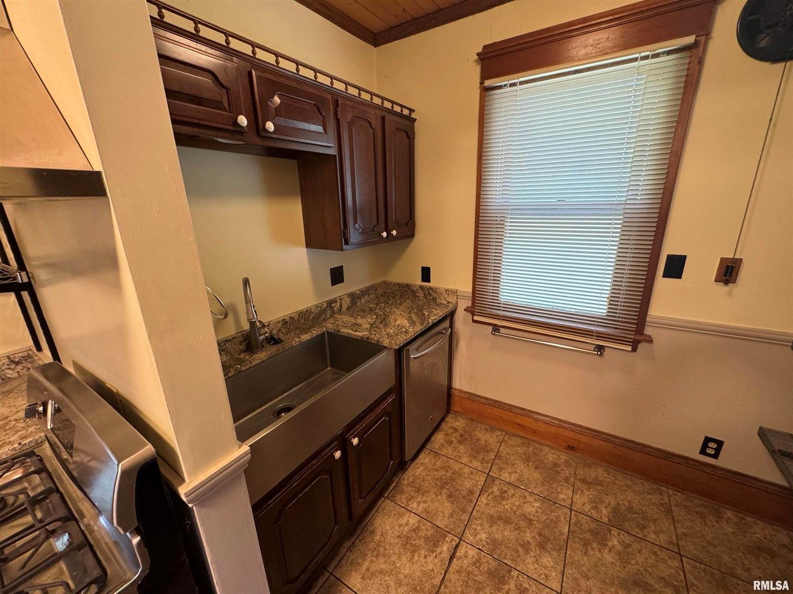 1403 45TH Avenue, Rock Island, IL 61201