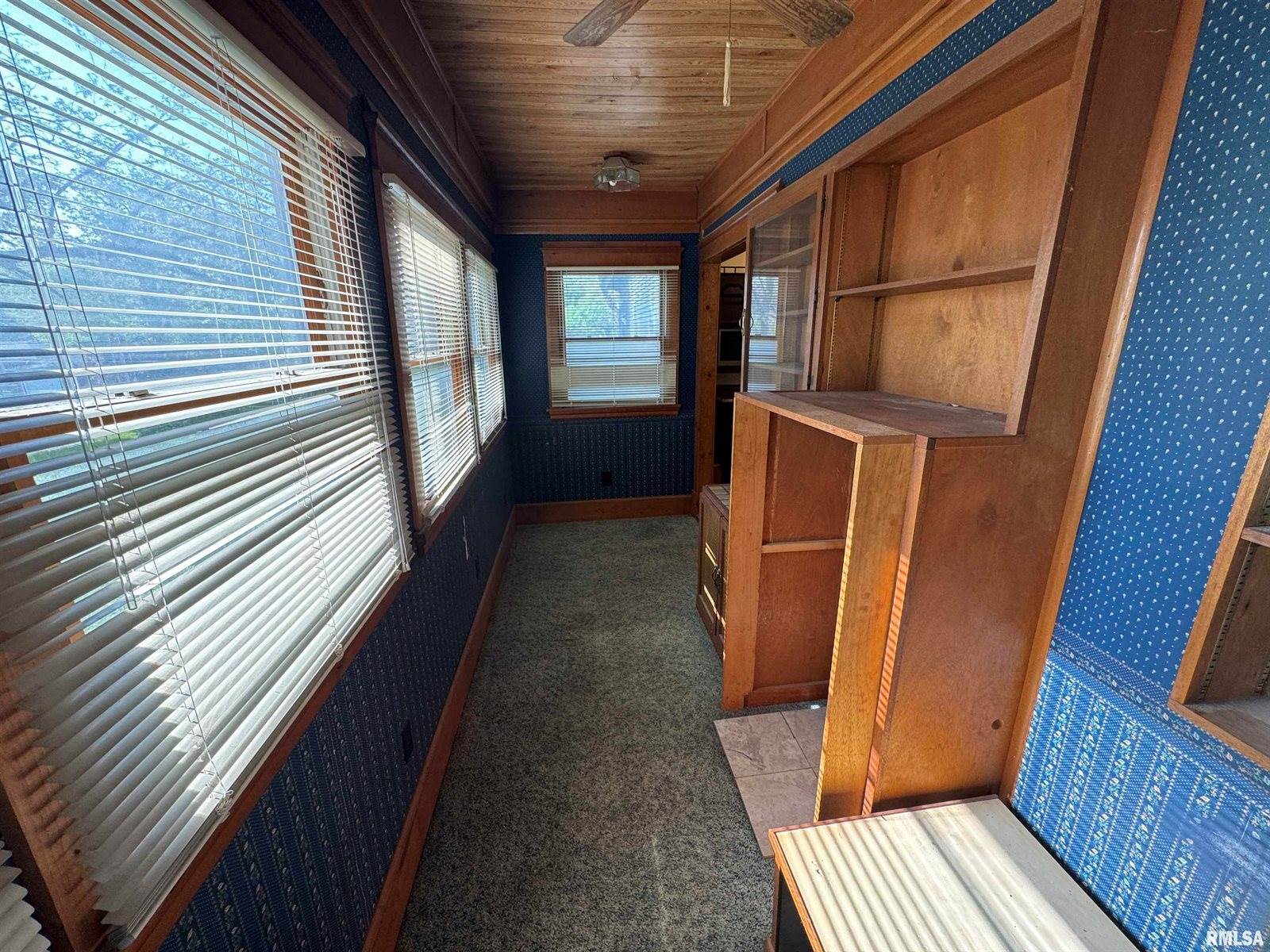 1403 45TH Avenue, Rock Island, IL 61201