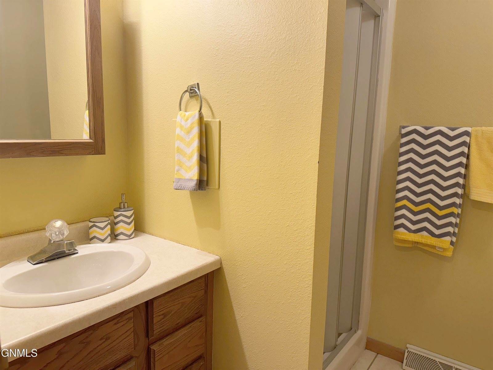 729 S 16th Street, Bismarck, ND 58504