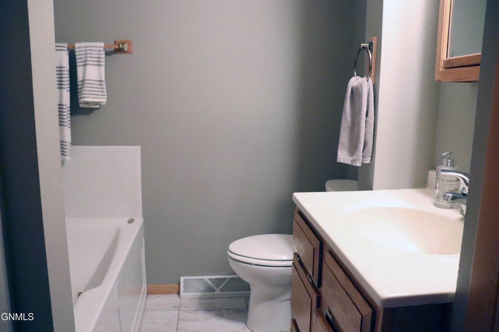 729 S 16th Street, Bismarck, ND 58504