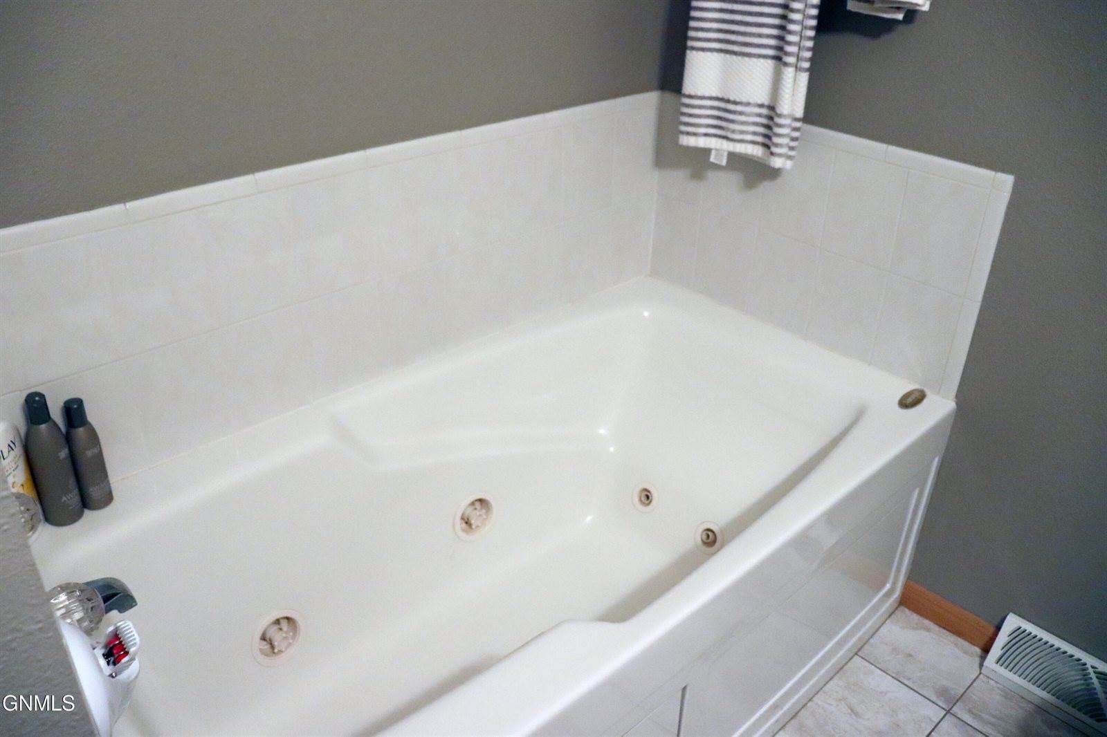 729 S 16th Street, Bismarck, ND 58504