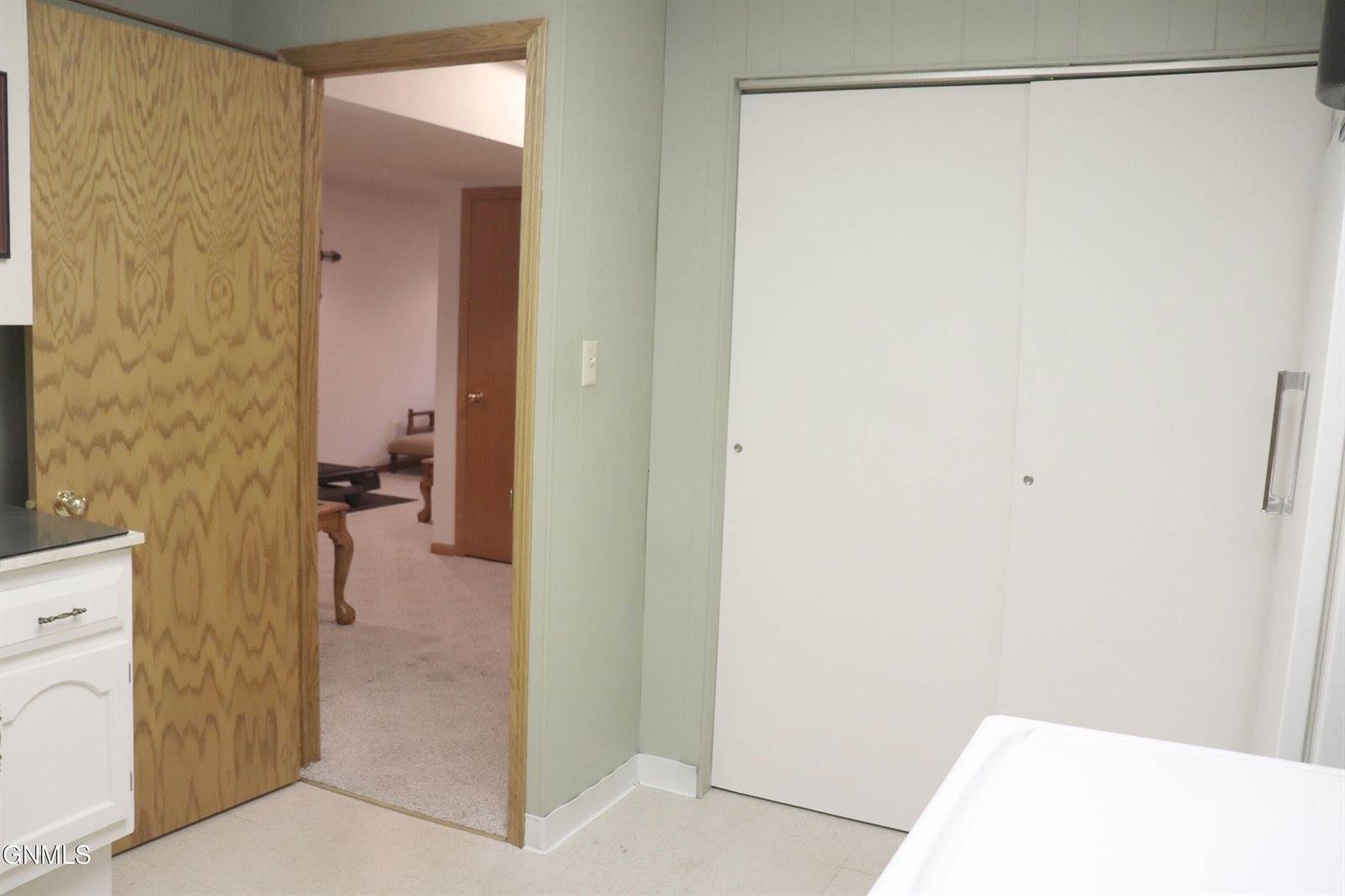 729 S 16th Street, Bismarck, ND 58504