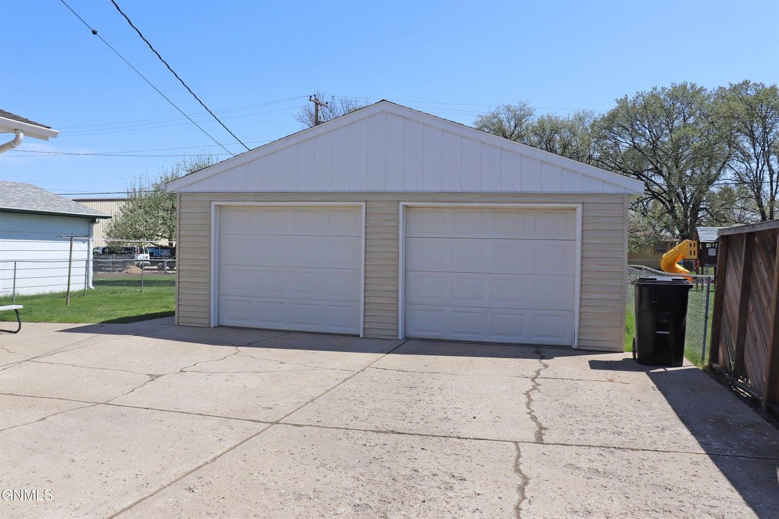 729 S 16th Street, Bismarck, ND 58504