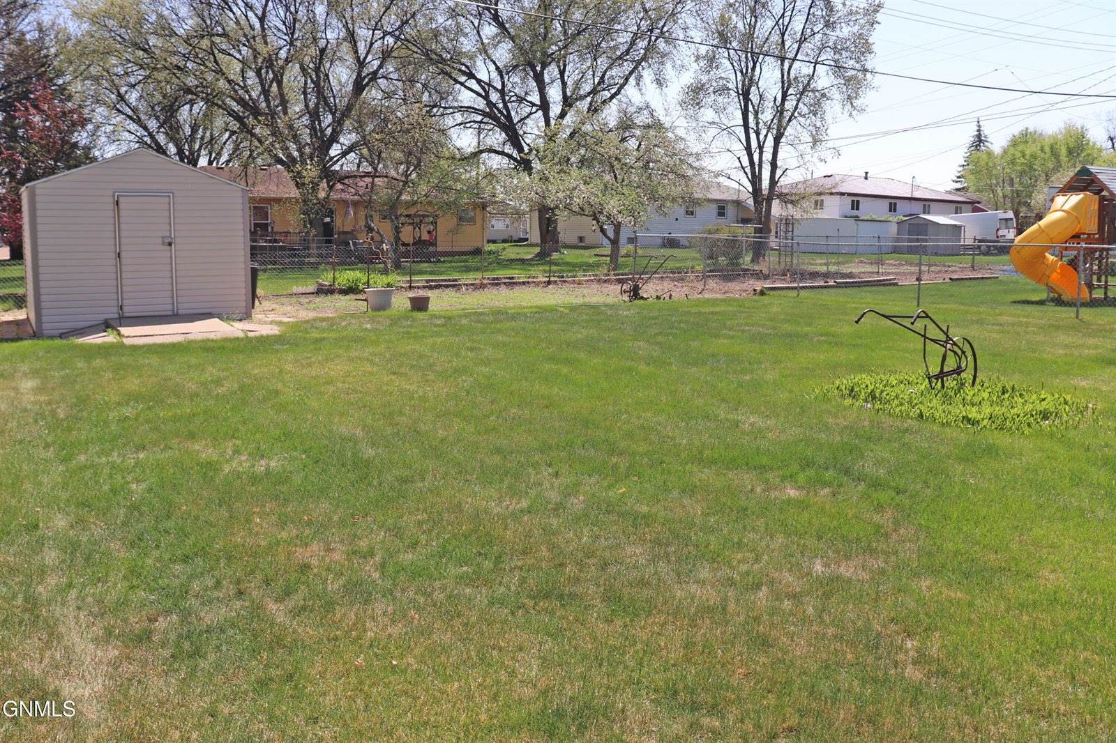 729 S 16th Street, Bismarck, ND 58504