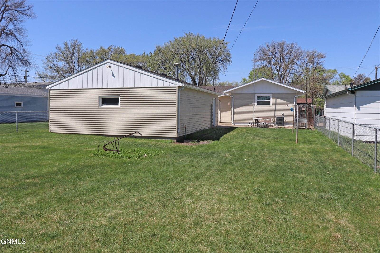 729 S 16th Street, Bismarck, ND 58504