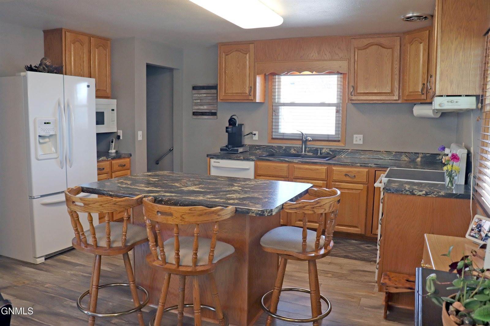 729 S 16th Street, Bismarck, ND 58504