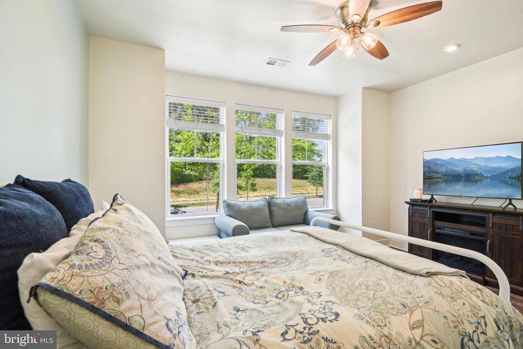 1579 Meadowlark Glen Road, Dumfries, VA 22026