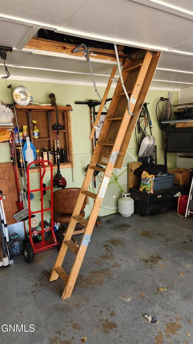 210 9th Avenue SW, Mandan, ND 58554