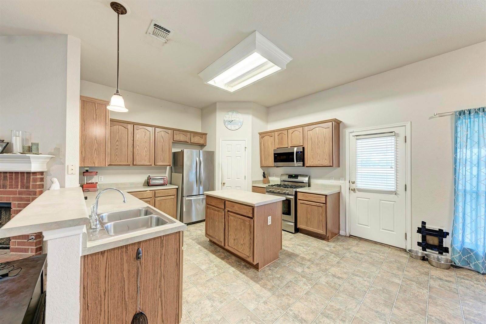 1506 Colton Ln, Lockhart, TX 78644