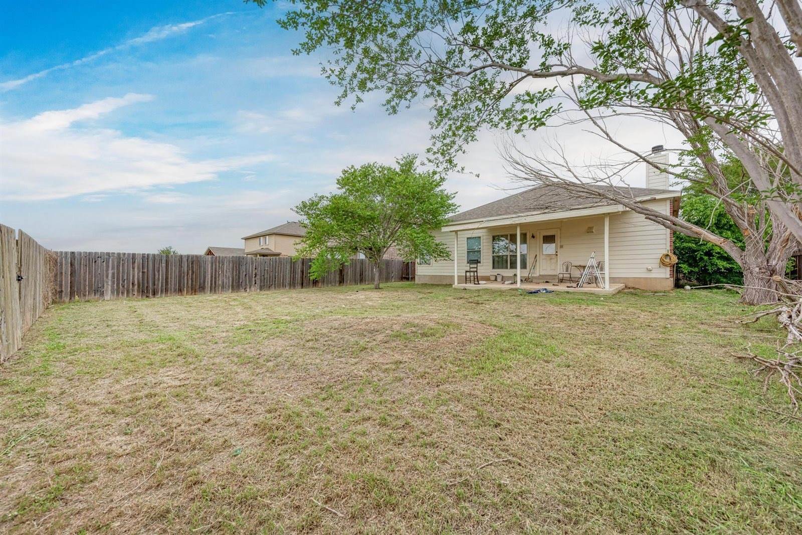 1506 Colton Ln, Lockhart, TX 78644