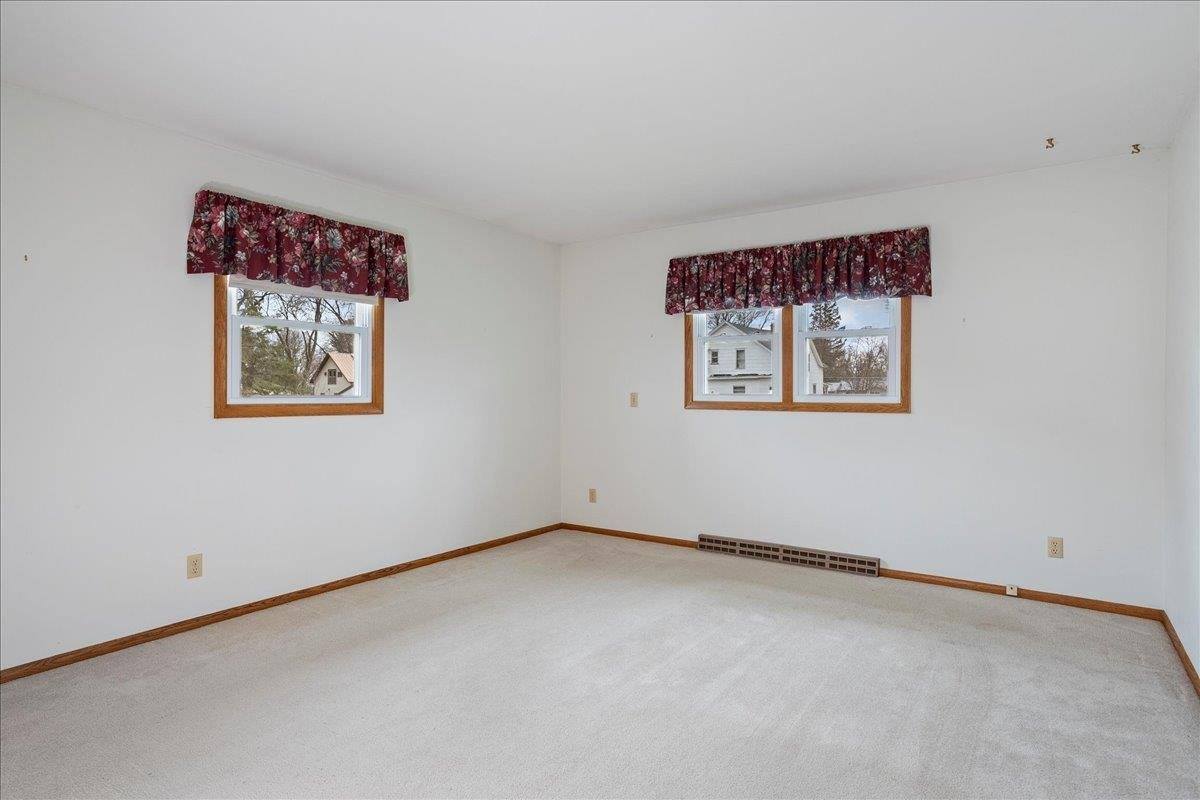 1408 S Hemlock Avenue, Marshfield, WI 54449