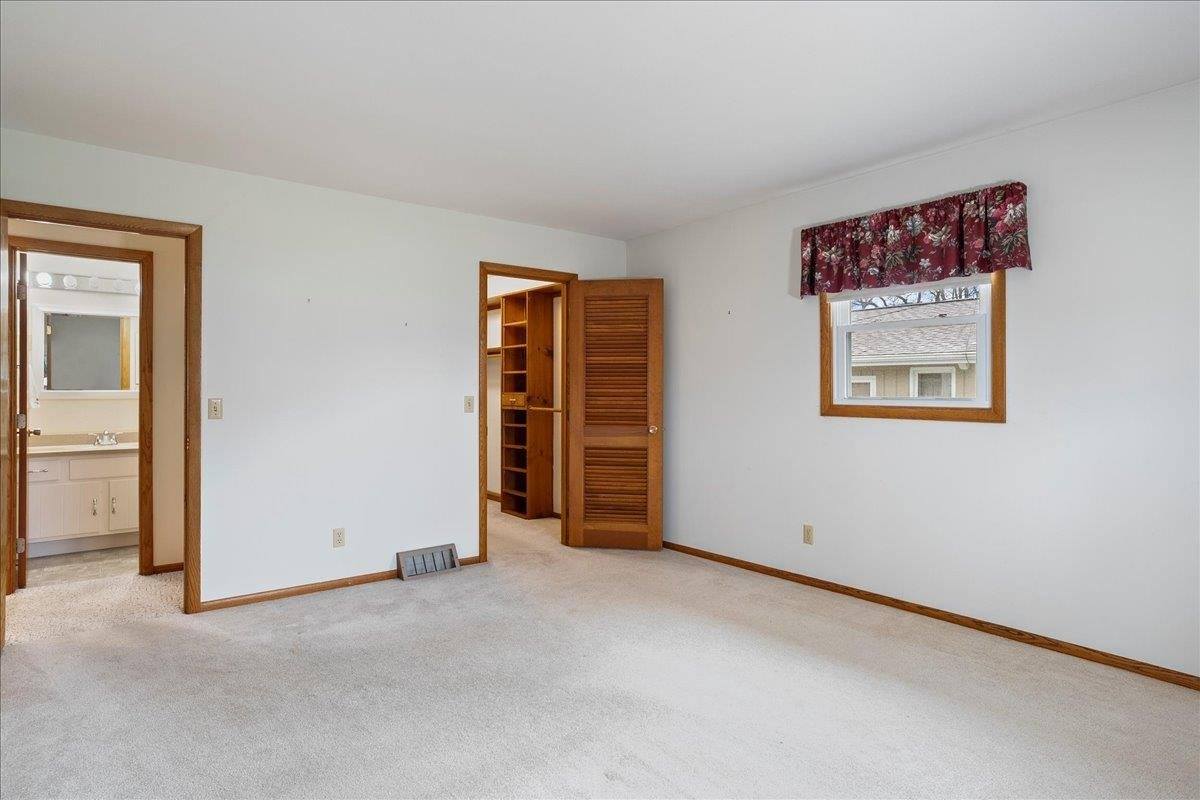 1408 S Hemlock Avenue, Marshfield, WI 54449