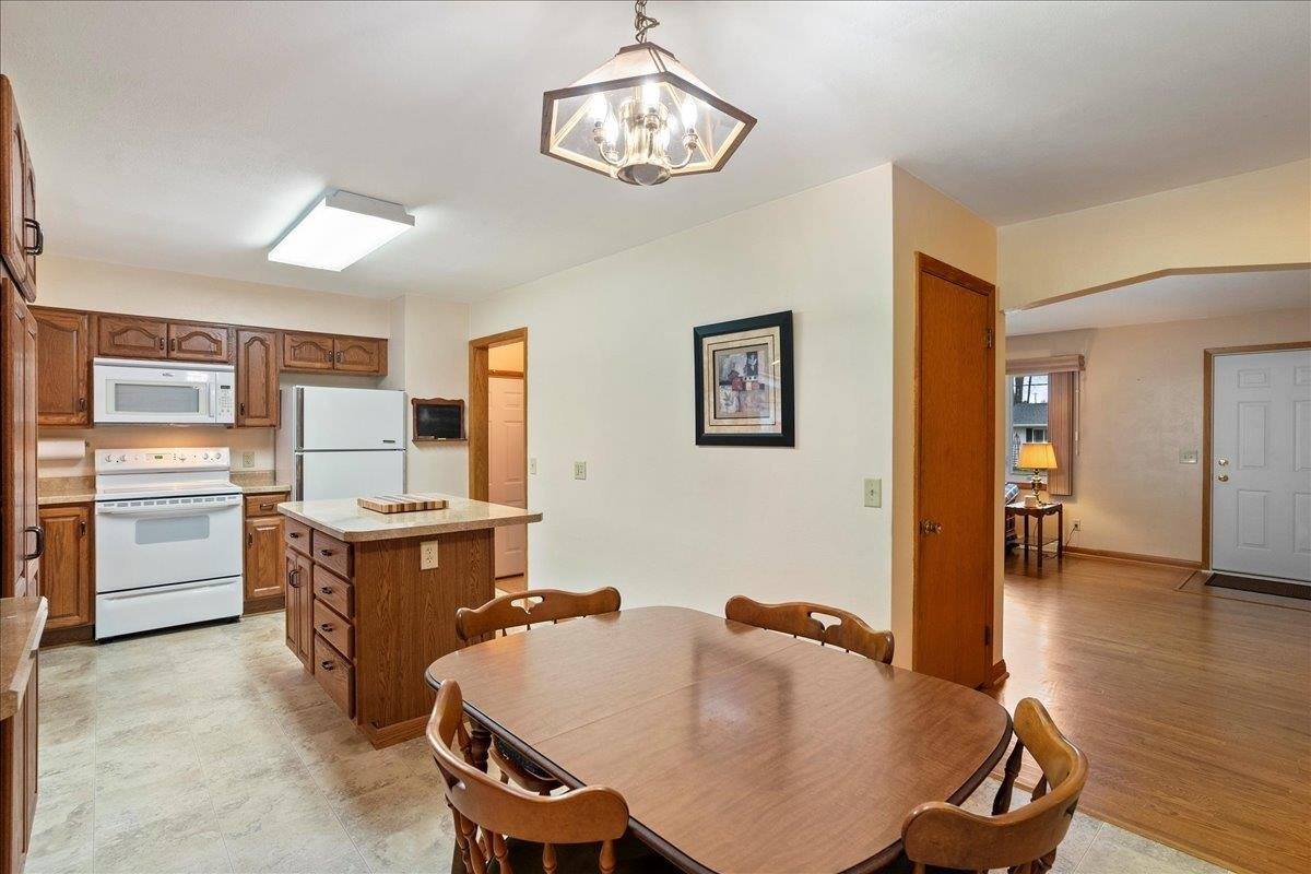 1408 S Hemlock Avenue, Marshfield, WI 54449