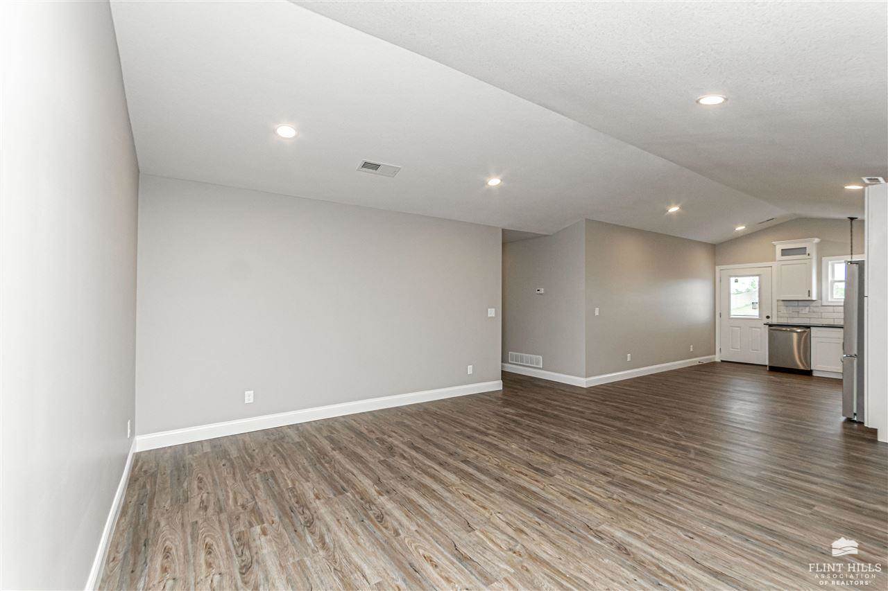 2046 Sutter Woods Road, Junction City, KS 66441