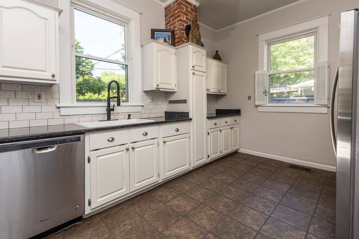 1557 Forest, Memphis, TN 38112